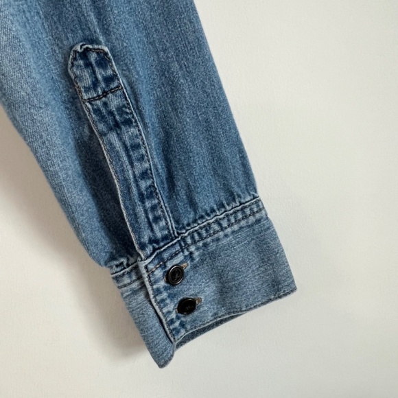 GAP Denim Chambray Button Up Shirt 100% Cotton Small Coastal Cowgirl - Picture 11 of 13